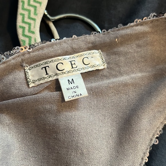 Super hot dress with low back. - Picture 3 of 4